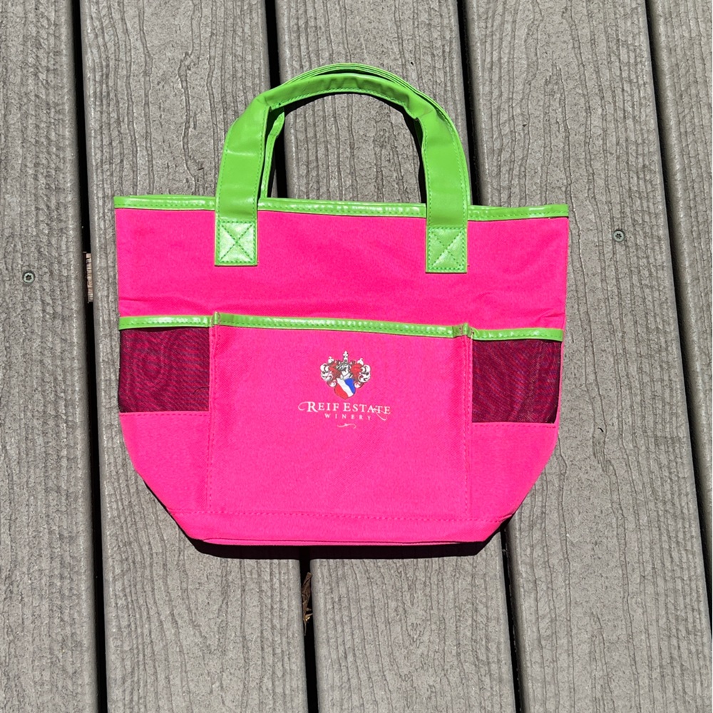 Reif Estate Winery: Wine and Beverage Chiller Bag/Lunch Box.